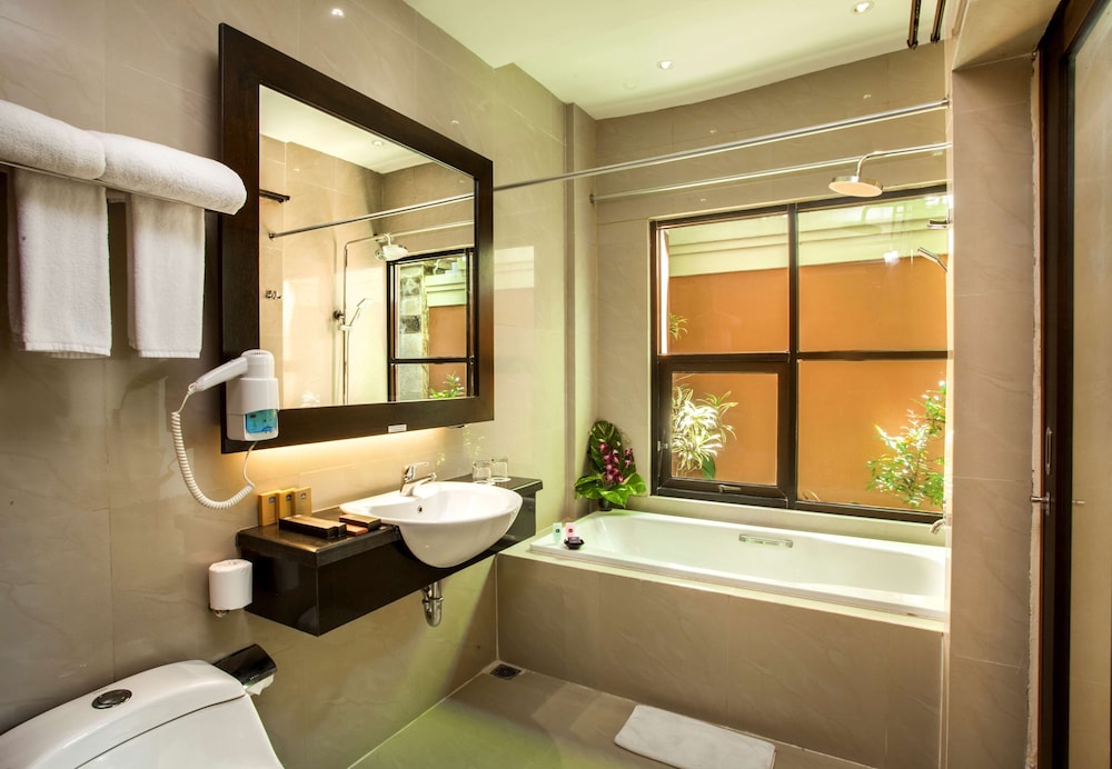 Deluxe Room, 2 Twin Beds, Smoking, Bathtub photo 3