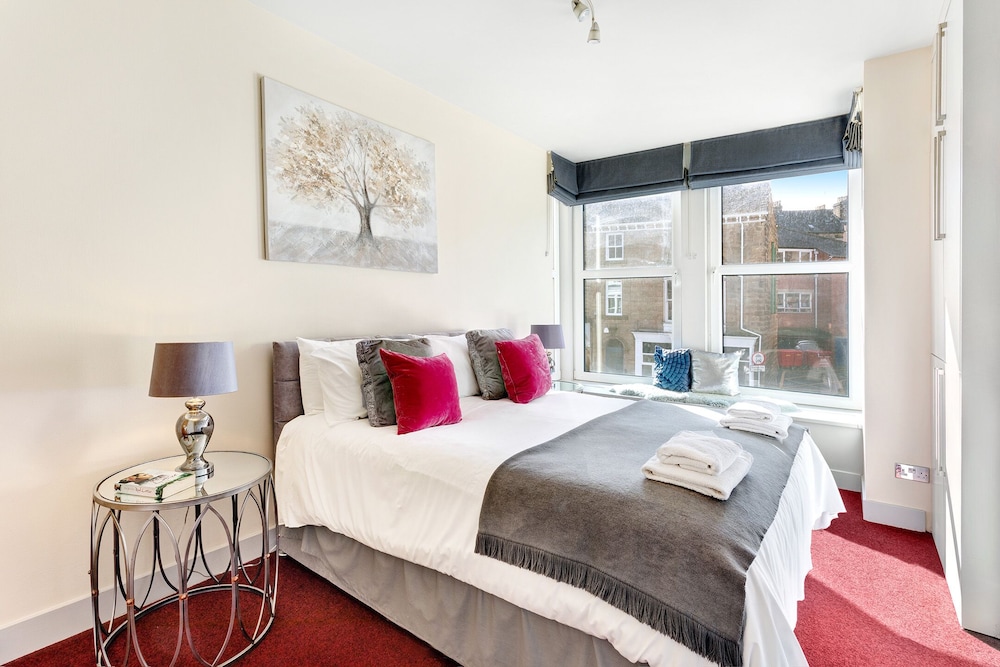 Deluxe Apartment, Ensuite, City View (2 Bed) - Photo 4