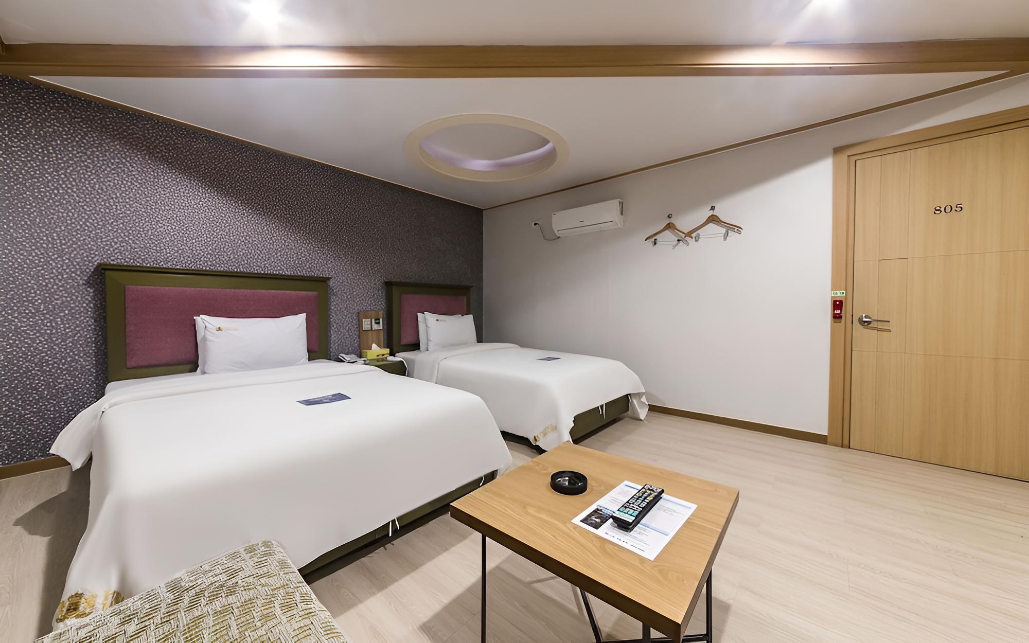 Room (Twin) photo 1