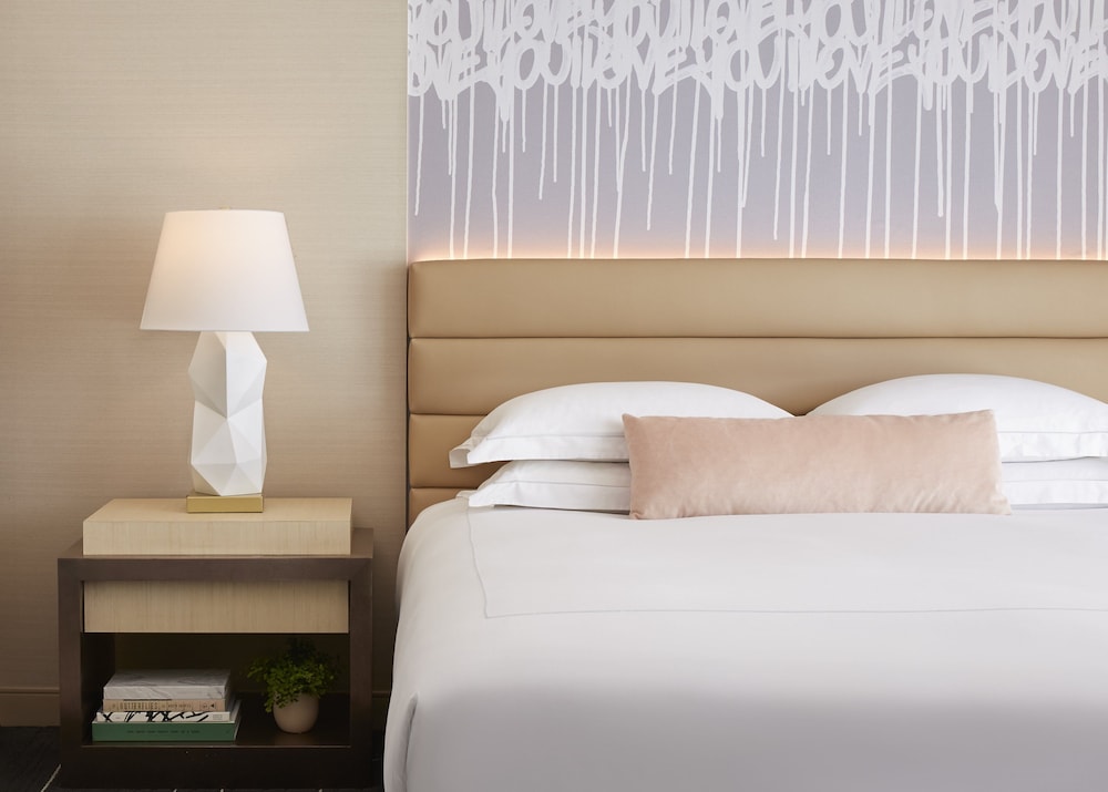 Room, 1 Queen Bed, Accessible Bathtub (Accessible Tub)