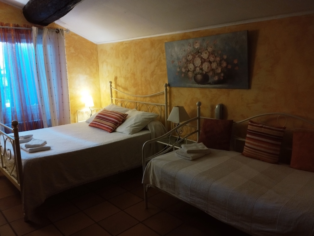 Standard Triple Room - Photo 1