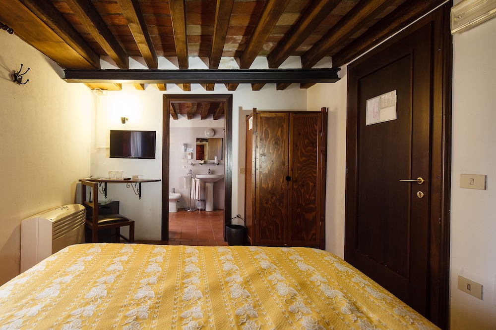 Double or Twin Room photo 2