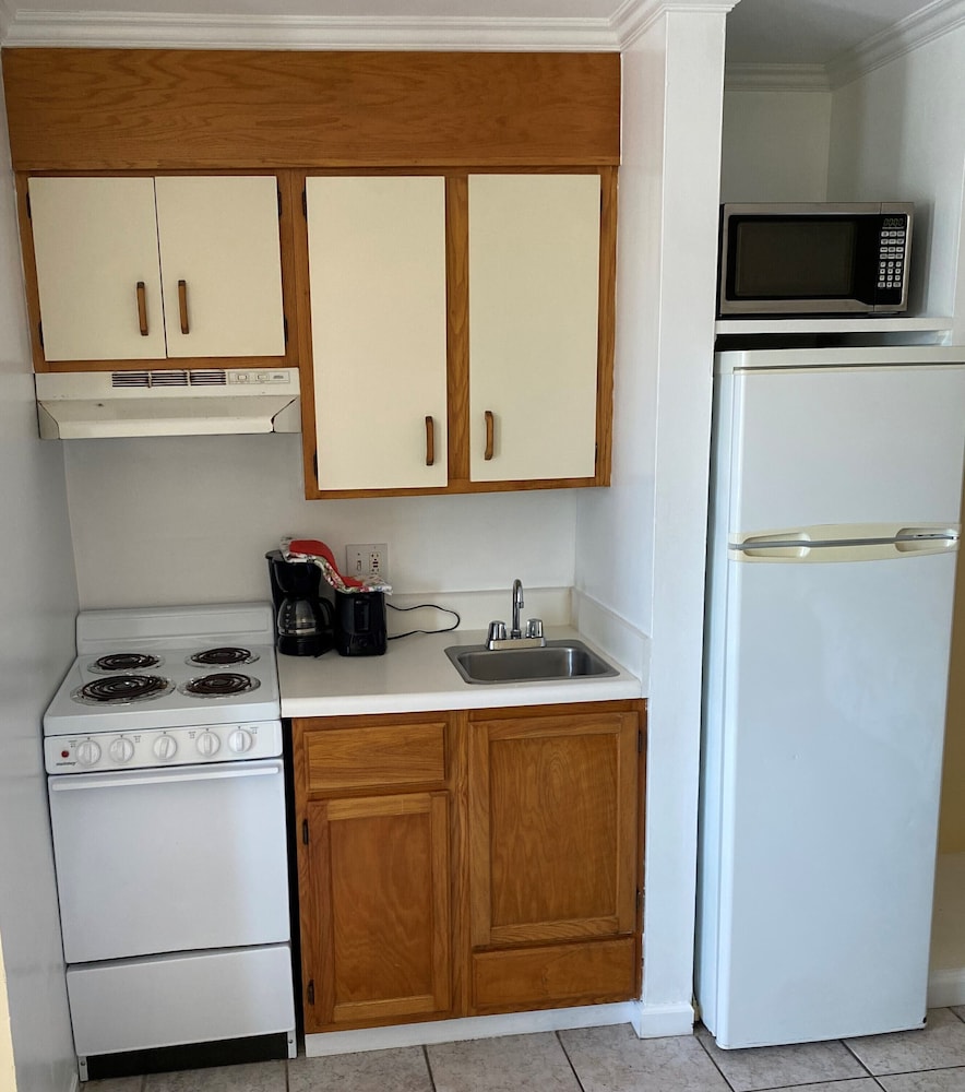 Room, 1 Queen Bed with Sofa bed, Non Smoking, Kitchenette photo 2