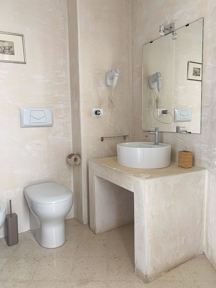 Classic Double or Twin Room, 2 Bedrooms, Ensuite, City View photo 3