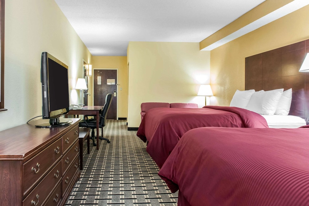 Room, 2 Queen Beds - Photo 2