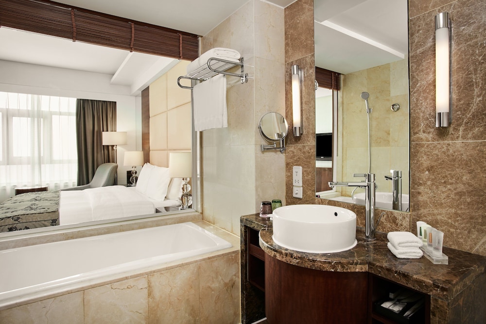 Standard Room, 1 King Bed - Photo 5