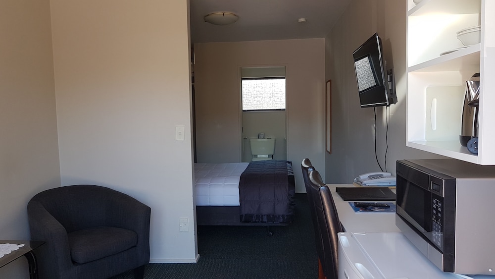 Studio, 1 Queen Bed photo 3