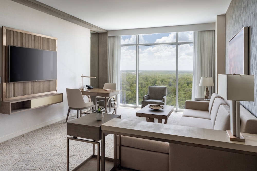 Executive Suite, 1 Bedroom, Pool View thumbnail 5