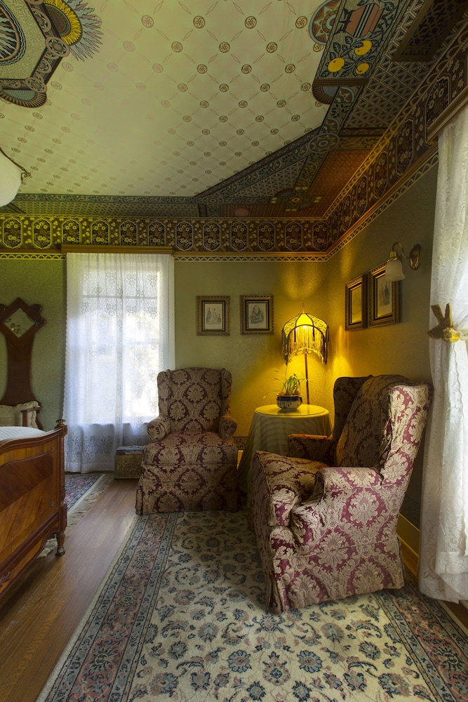 Superior Room, 1 Queen Bed (Margaret Simpson) - Photo 4