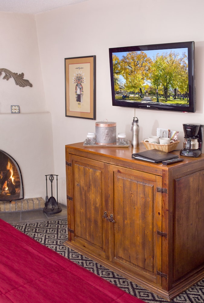 Superior Room, 1 King Bed, Fireplace - Photo 1