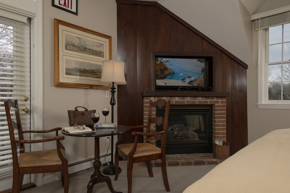 Classic Room, 1 King Bed, Garden View photo 3