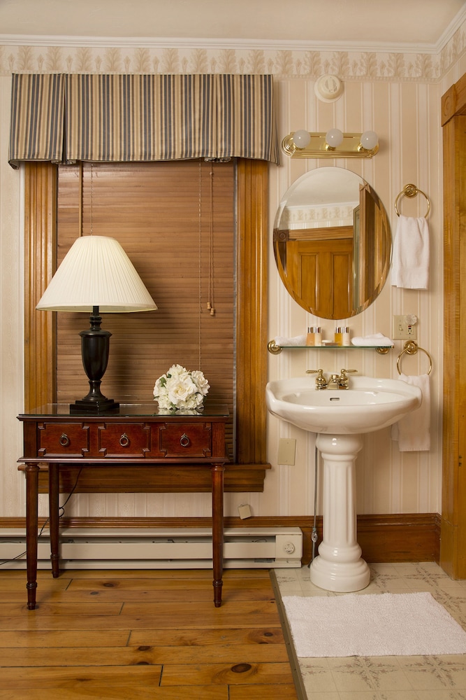 Taft Deluxe Bedroom photo 3