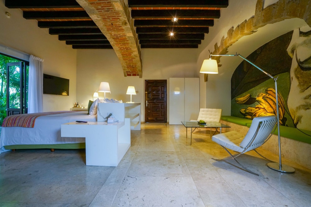 Master suite with bathtub and terrace - Photo 7