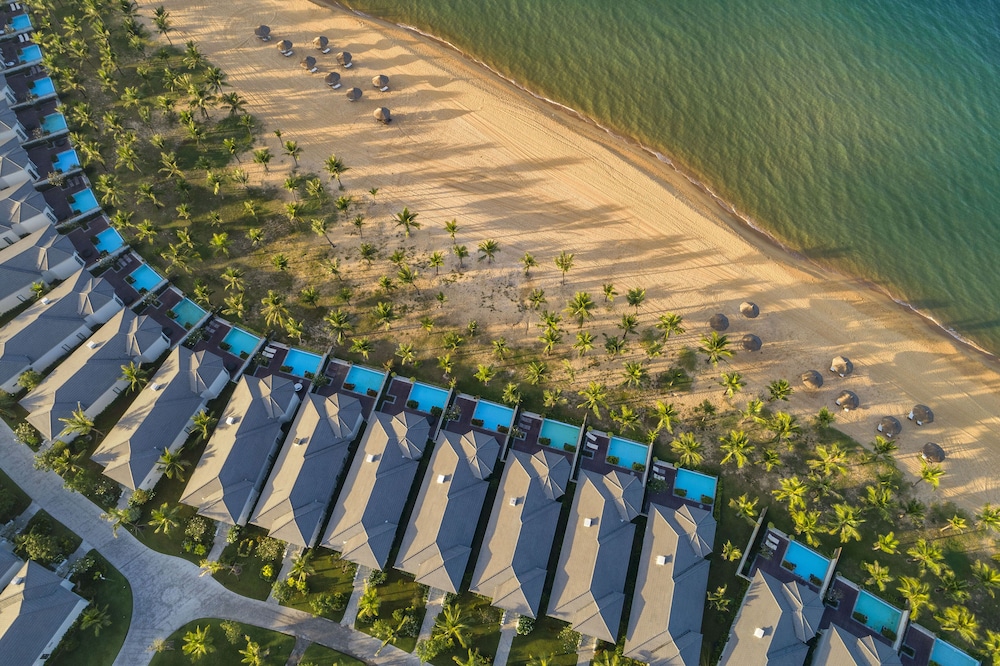 The Level 3-Bedroom Villa Ocean View with Private Pool