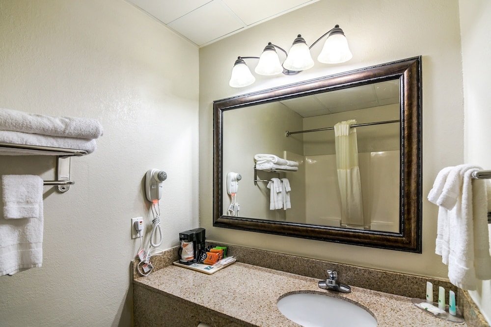 Business Suite, 1 King Bed with Sofa bed, Non Smoking (2 Person Sofabed) - Photo 4