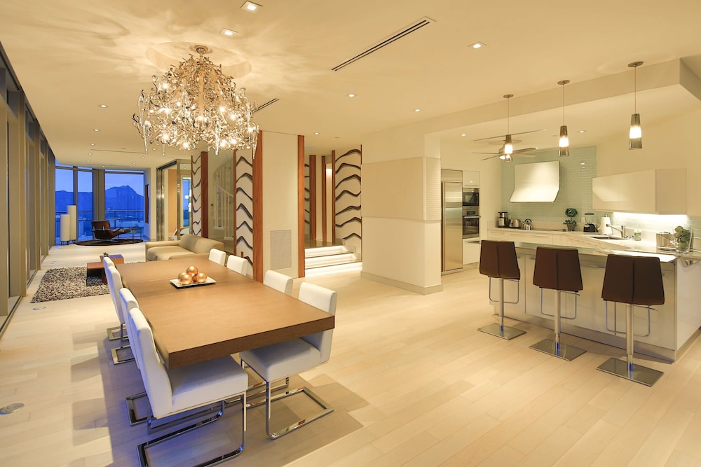 Diamondhead Penthouse, 2 Bedroom Suite