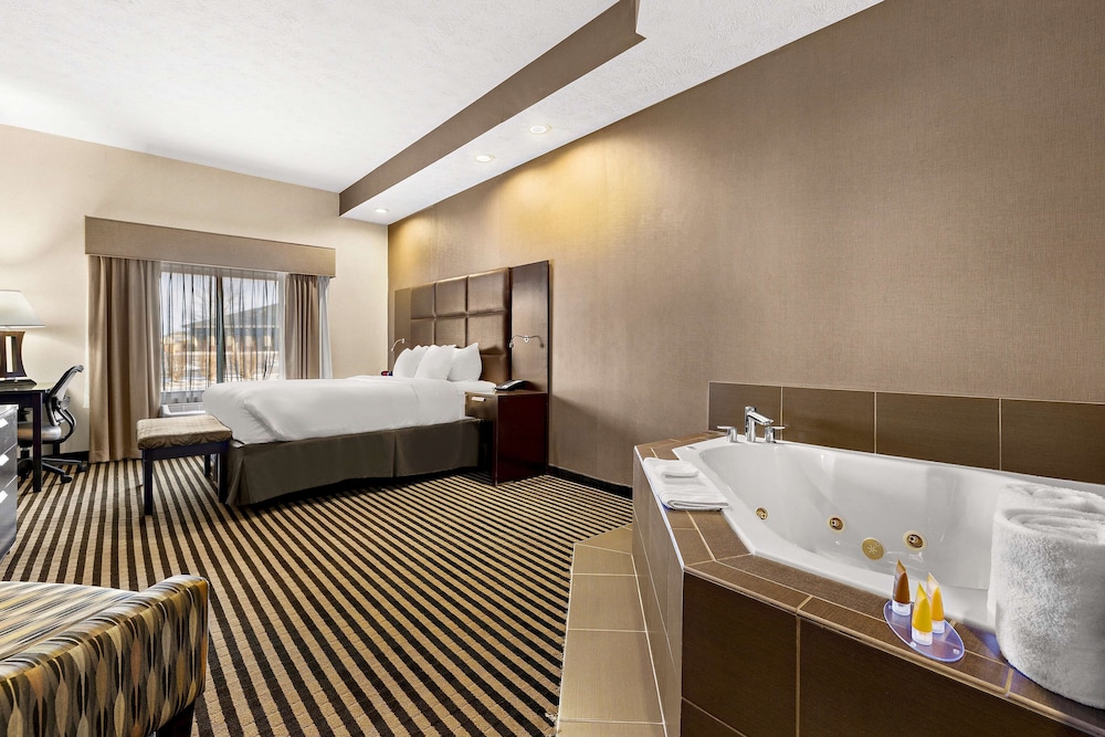 Room, 1 King Bed, Jetted Tub - Photo 1