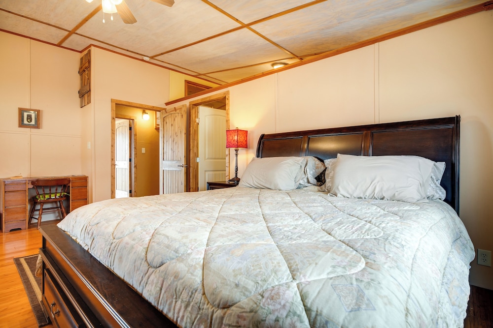 House (2 Bedrooms) photo 2