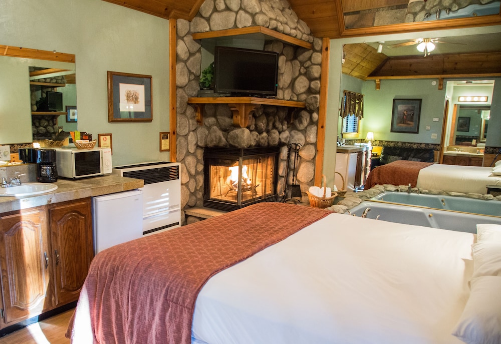 Cottage, 1 Queen Bed, Fireplace