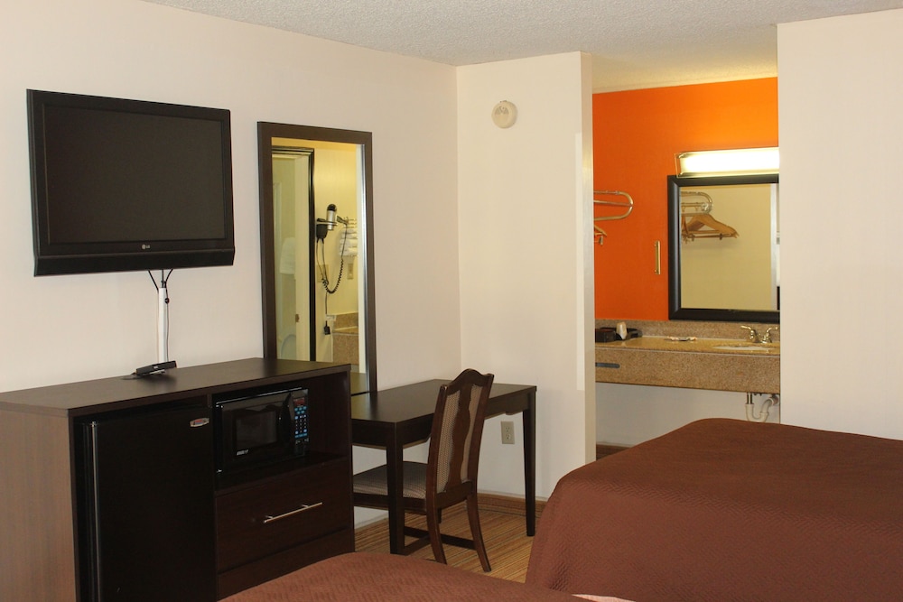 Room, 2 Double Beds, Non Smoking - Photo 1