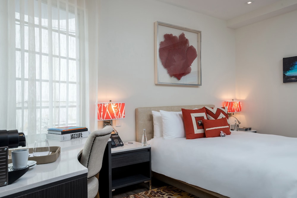 Premium Studio, 1 Queen Bed - Photo 11