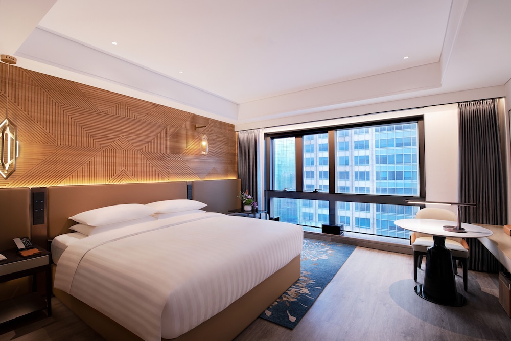 Deluxe Room, 1 King Bed photo 1