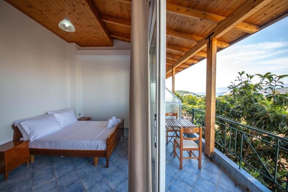 Two-Bedroom Family Room with Balcony and Sea View (5 Adults)