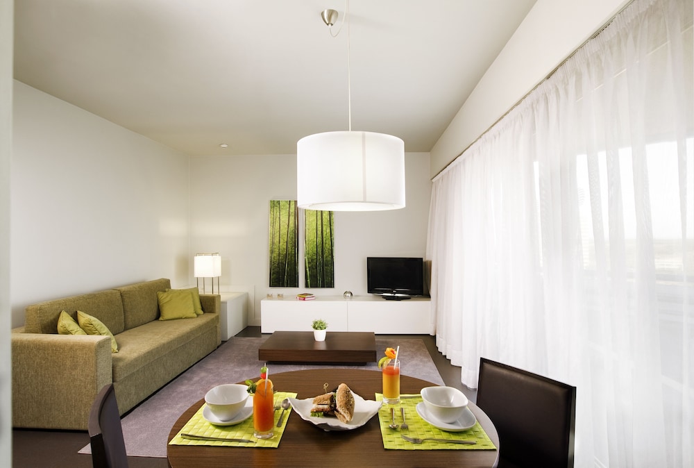 Suite, 1 Bedroom photo 2