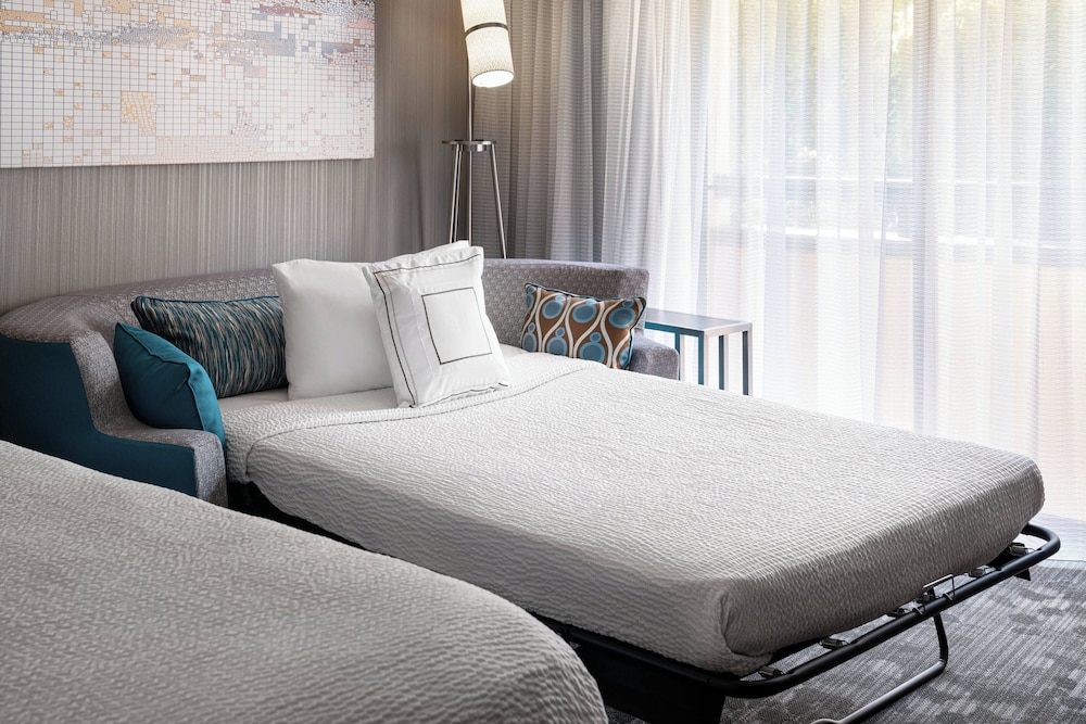 Suite, 1 Bedroom, Courtyard View