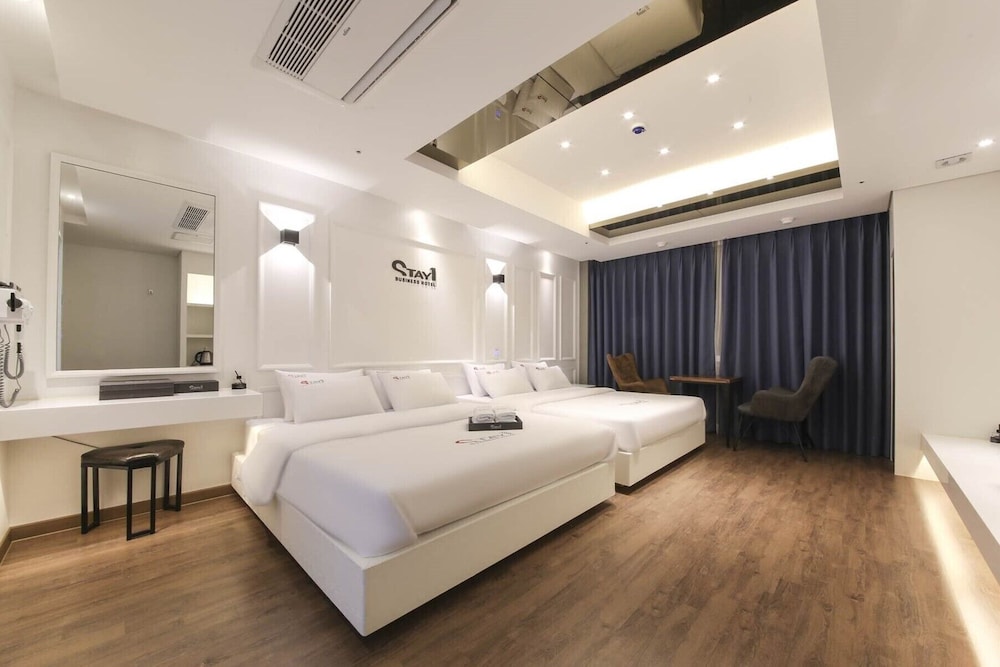 Family Twin Room - Photo 4