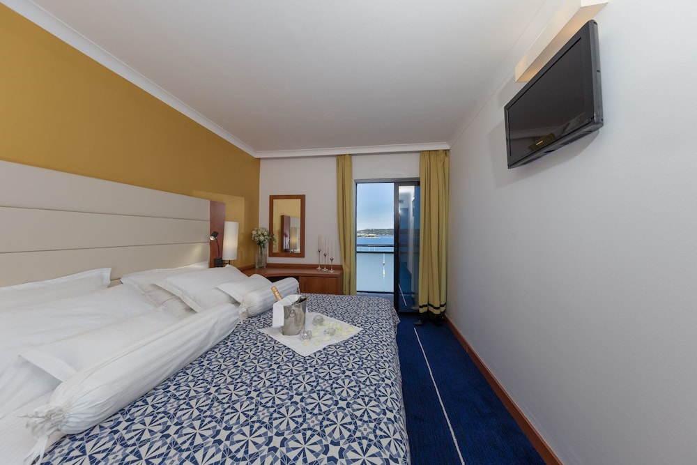 Premium Club Room, Balcony, Sea View photo 2