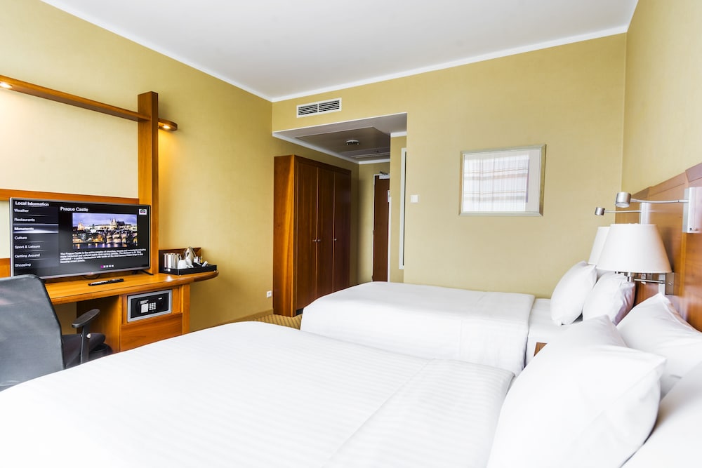 Room, 2 Double Beds photo 3