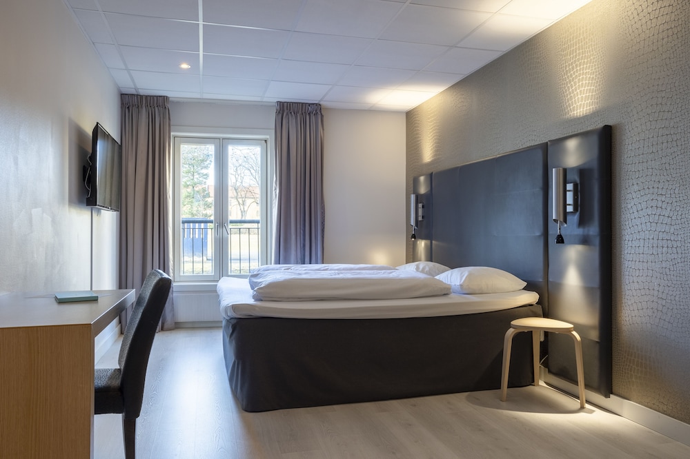 Standard Room, 1 Double Bed, Non Smoking - Photo 4