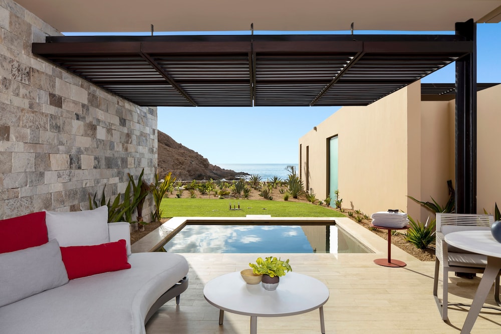 Deluxe Ocean View King With Pool