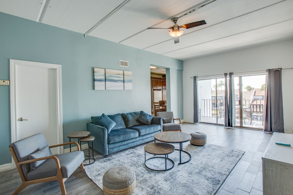 Condo, 3 Bedrooms, 2 Bathrooms