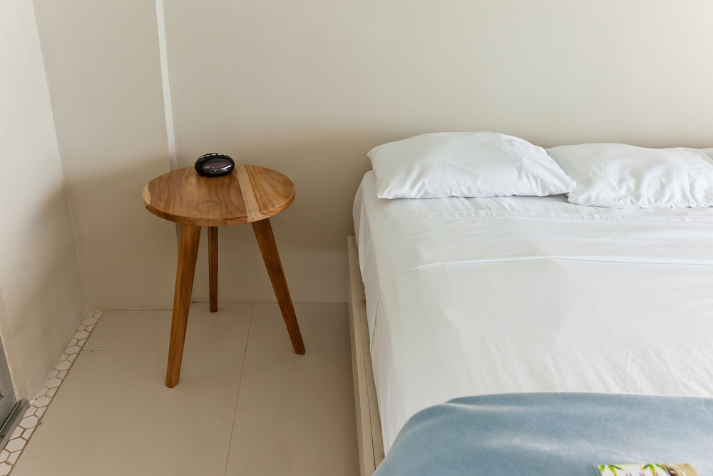 Basic Double Room, Ocean View (Basement level) - Photo 4