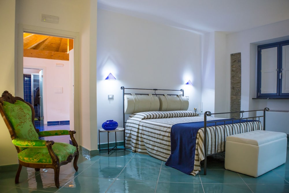 Double Room (Camera Del Ferro di Cavallo)