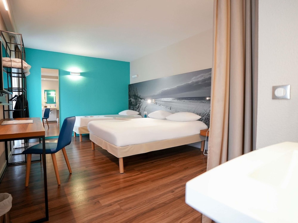 Standard Room, Multiple Beds - Photo 1