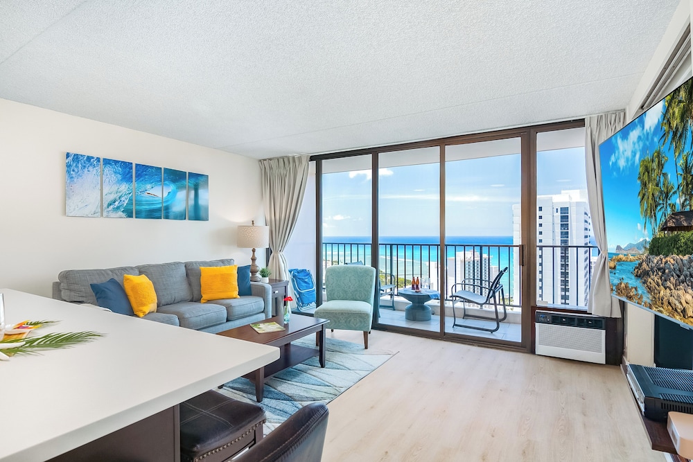 High Floor Ocean View Condo w/ 2 Beds and Parking: Family Suite, 1 Bedroom, Air conditioning, Ocean View (0091) photo