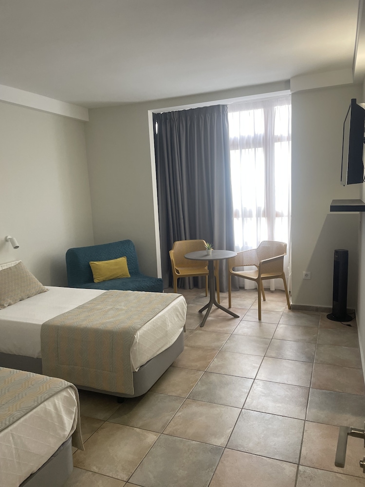 Habitación Triple Económica