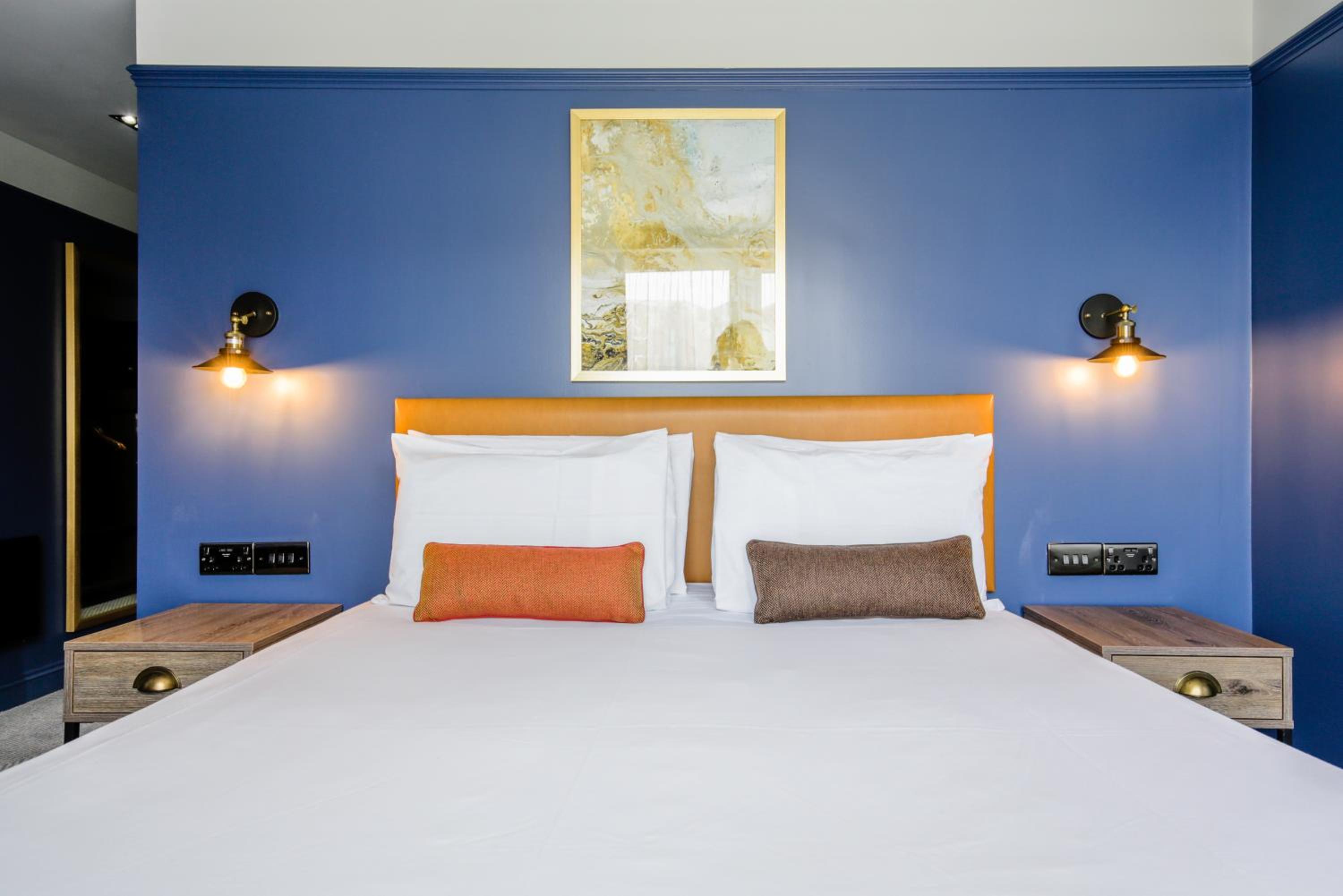 Double Room with Walk-In Shower - Disability Access/Non-Smoking - Photo 1
