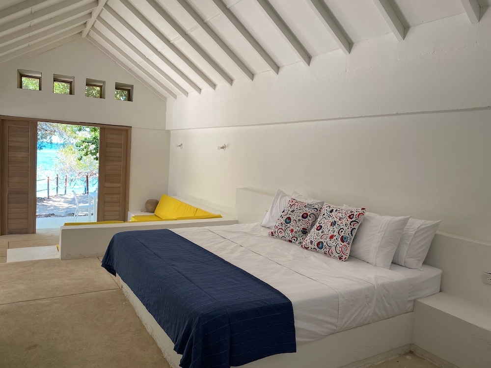 Deluxe Studio Suite, 1 King Bed, Ocean View