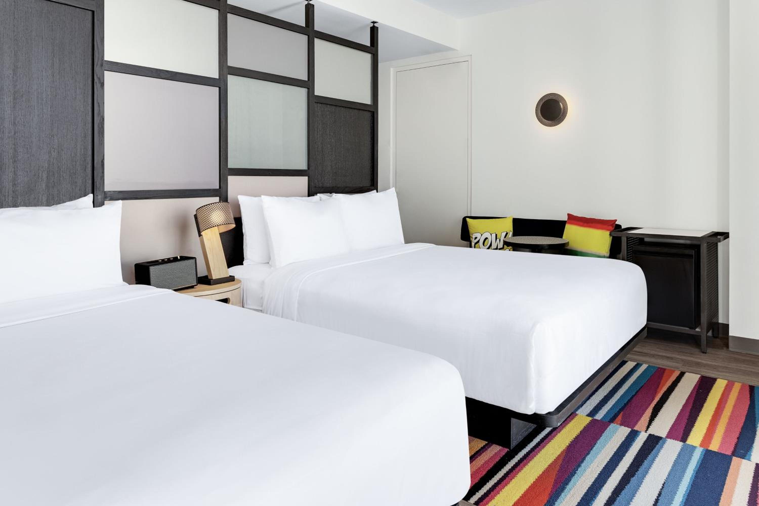 Breezy 2 Queen Beds, City View  High Floor