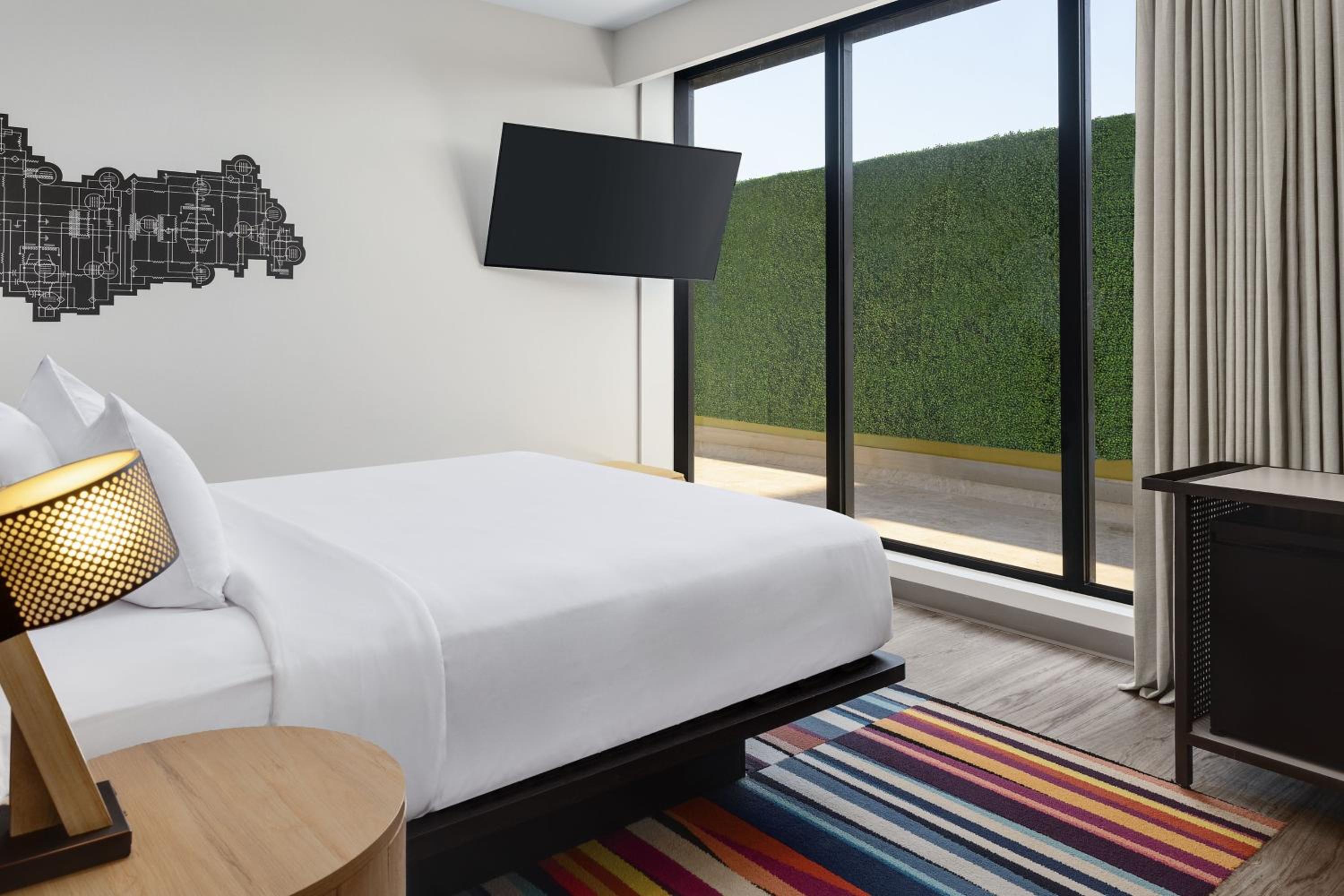 Aloft 1 King Room, Limited View - Photo 3