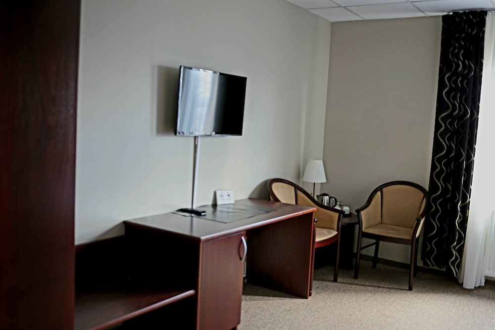 Standard Double or Twin Room - Photo 8