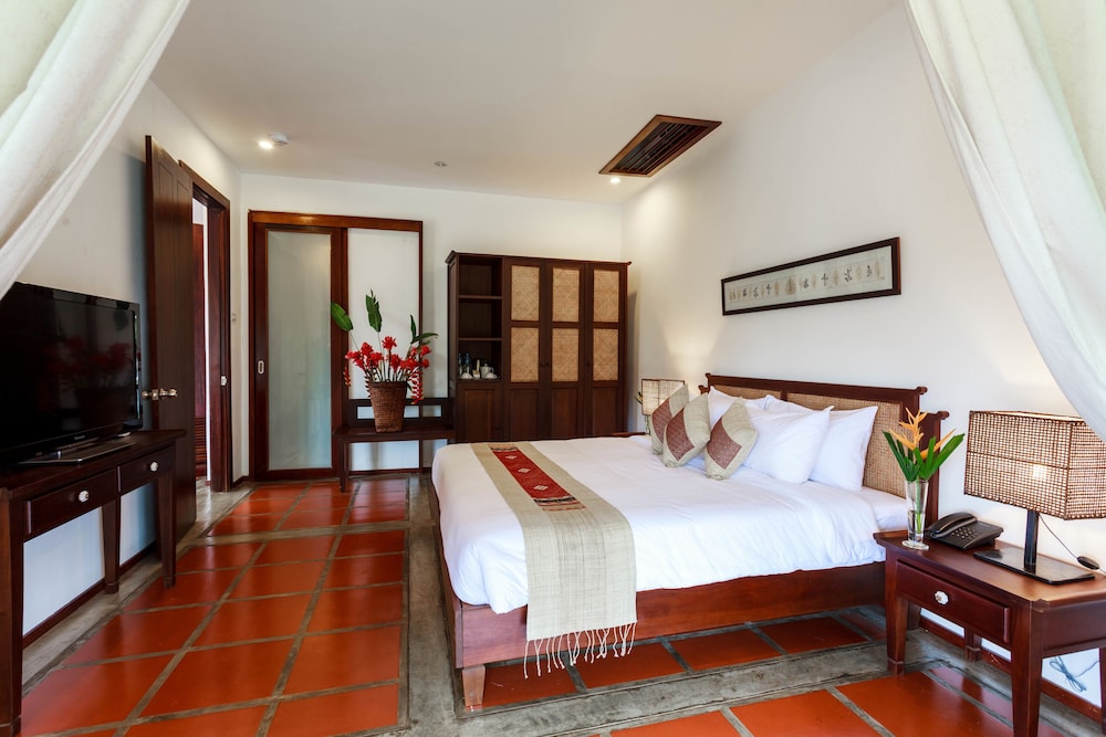Deluxe Suite, 1 King Bed, River View photo 3
