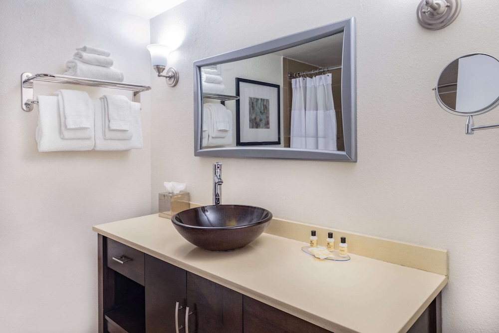 Room, 2 Double Beds, Accessible, Non Smoking (Mobility Bathtub w/Grab Bars) photo 3