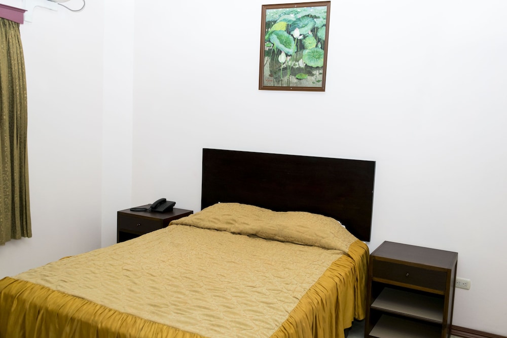 Economy Double Room, 1 full Bed - No Window photo 2