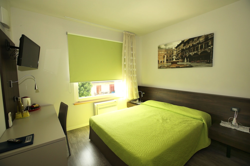 Family Room, Multiple Beds photo 1