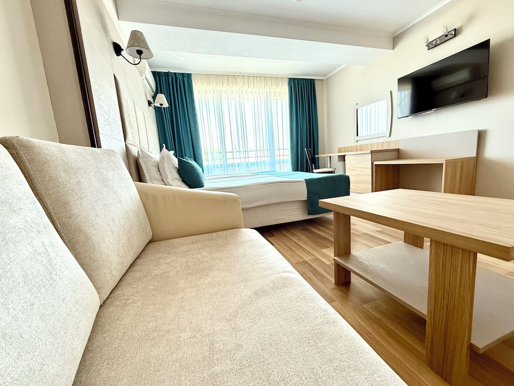 Deluxe Double Room, Garden View photo 3